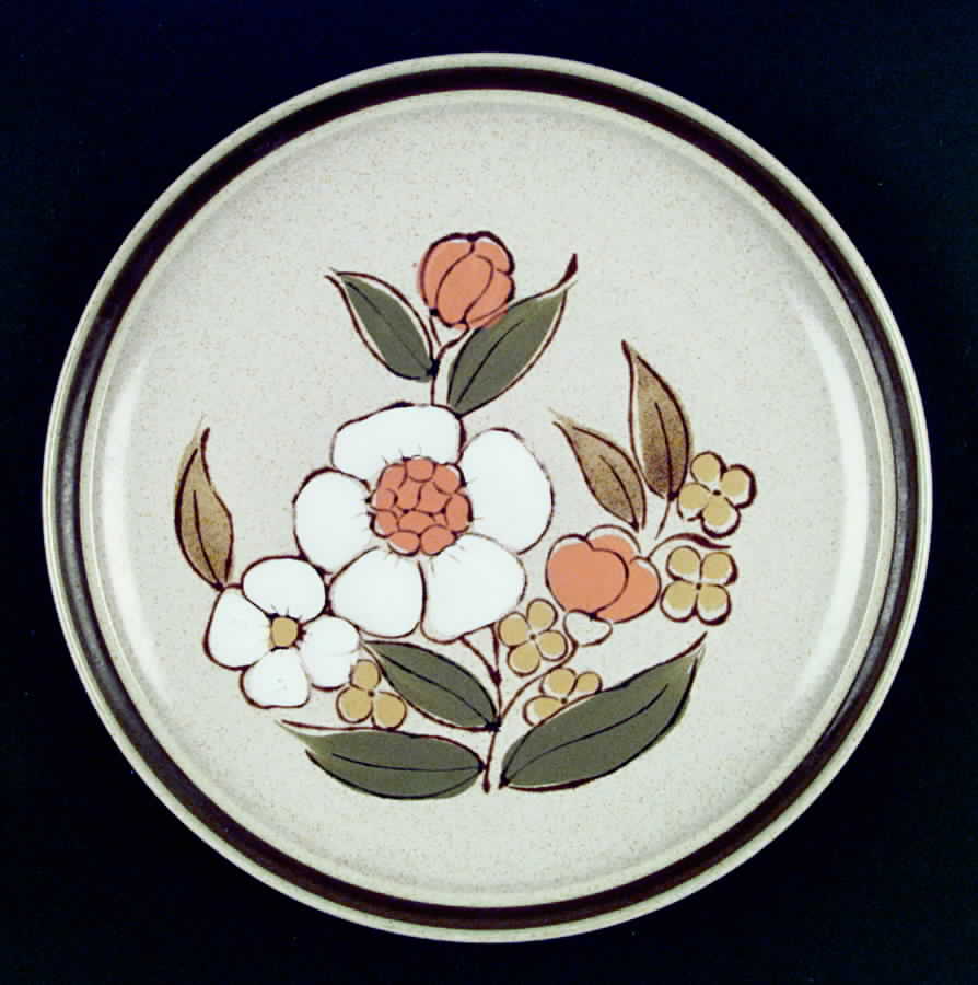 Flower Hill Dinner Plate by Yamaka-1