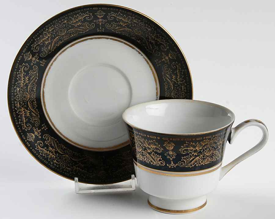 Harwick Flat Cup & Saucer Set by Yamaka-1