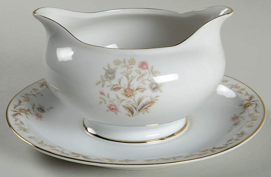 Helena Gravy Boat with Attached Underplate by Yamaka-1