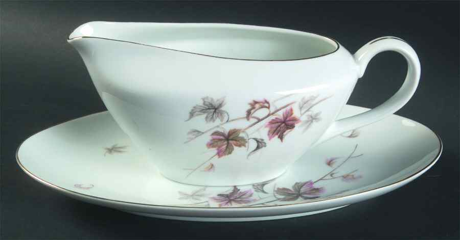 Montreal Gravy Boat & Underplate/Relish by Yamaka-1