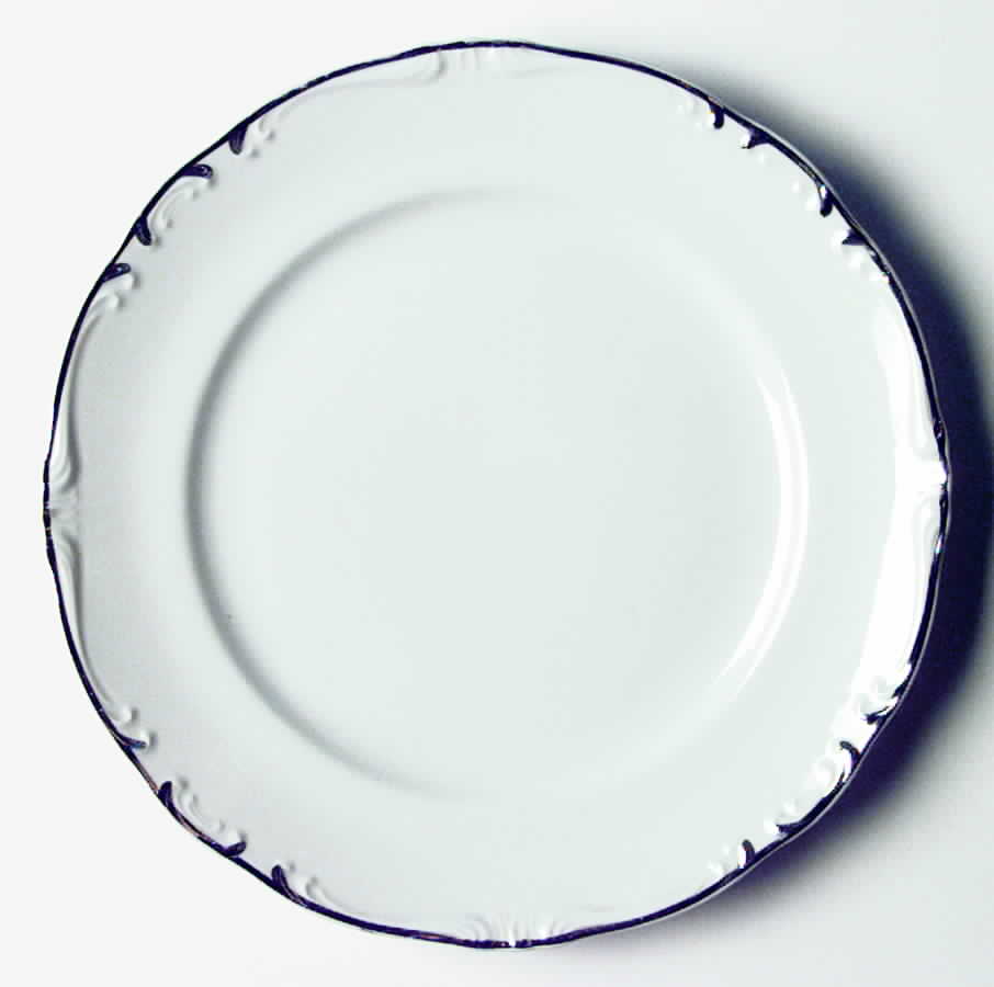 Patrician Dinner Plate by Yamaka-1