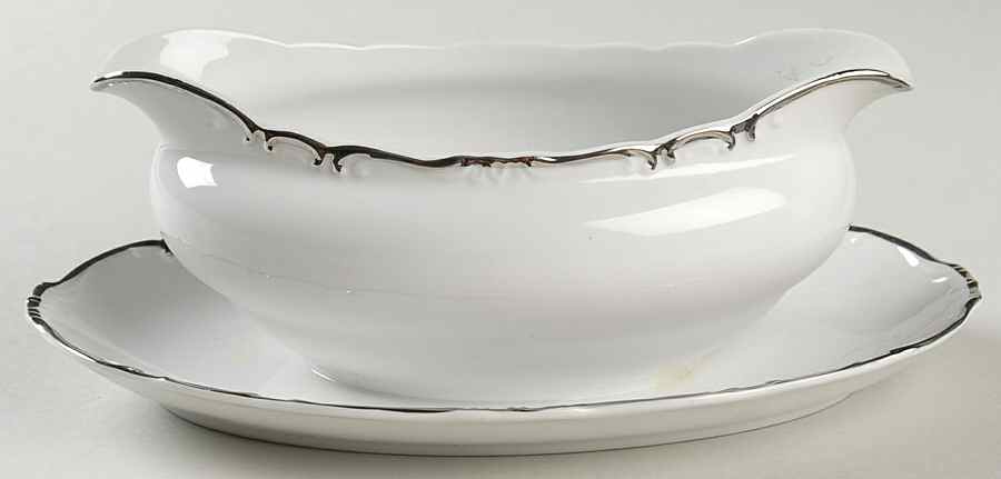 Patrician Gravy Boat with Attached Underplate by Yamaka-1