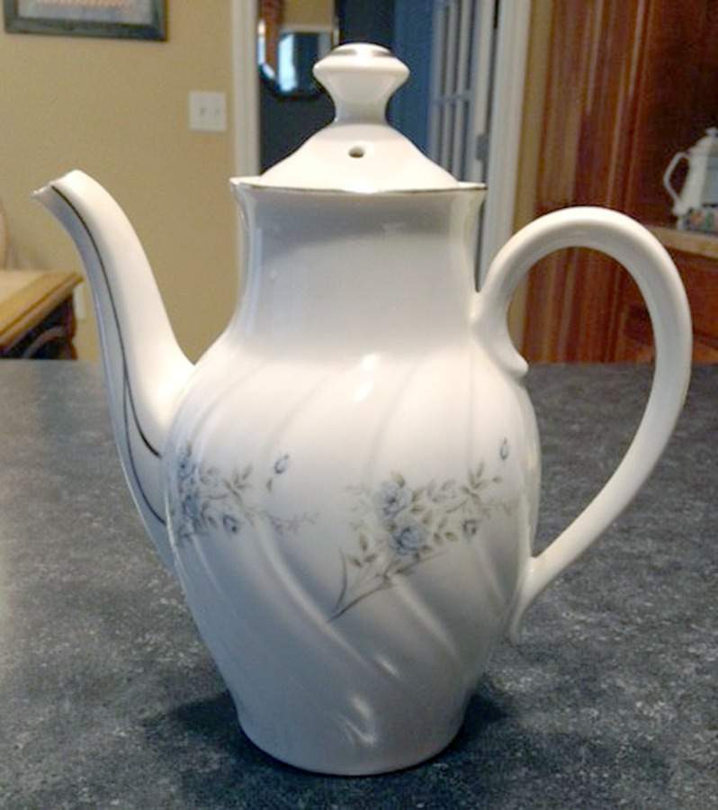 Sherwood Coffee Pot & Lid by Yamaka-1