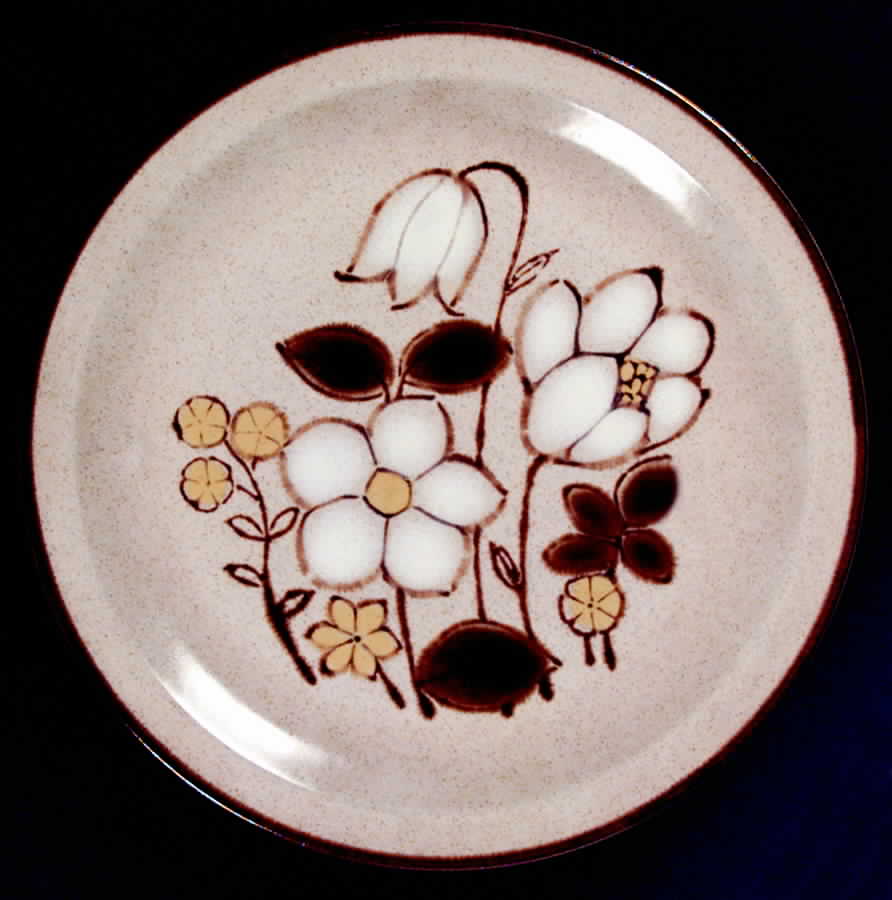 Tulips Dinner Plate by Yamaka-1