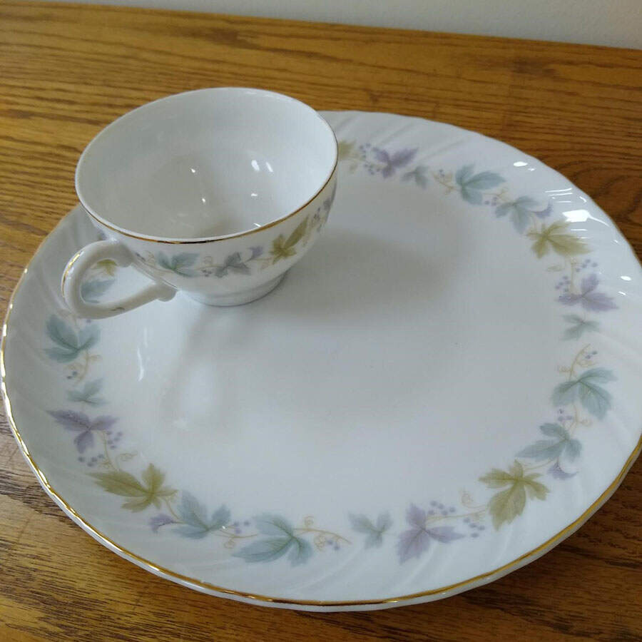 Vineyard Snack Plate & Cup Set by Yamaka-1