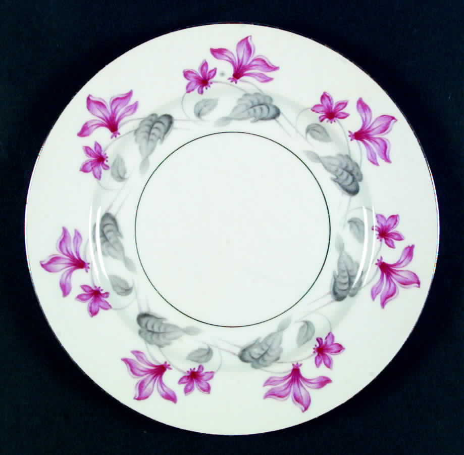 Woodbine Dinner Plate by Yamaka-1