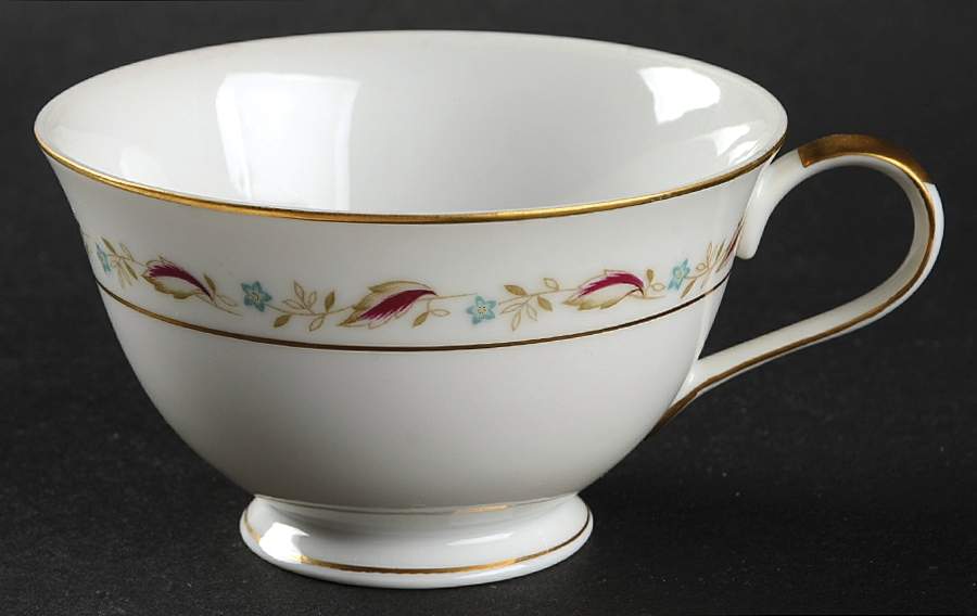 Heirloom Footed Cup by Yamato-1