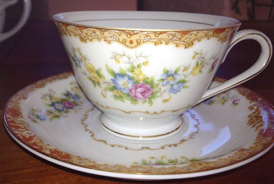 YAM26 Footed Cup & Saucer Set by Yamaka-1