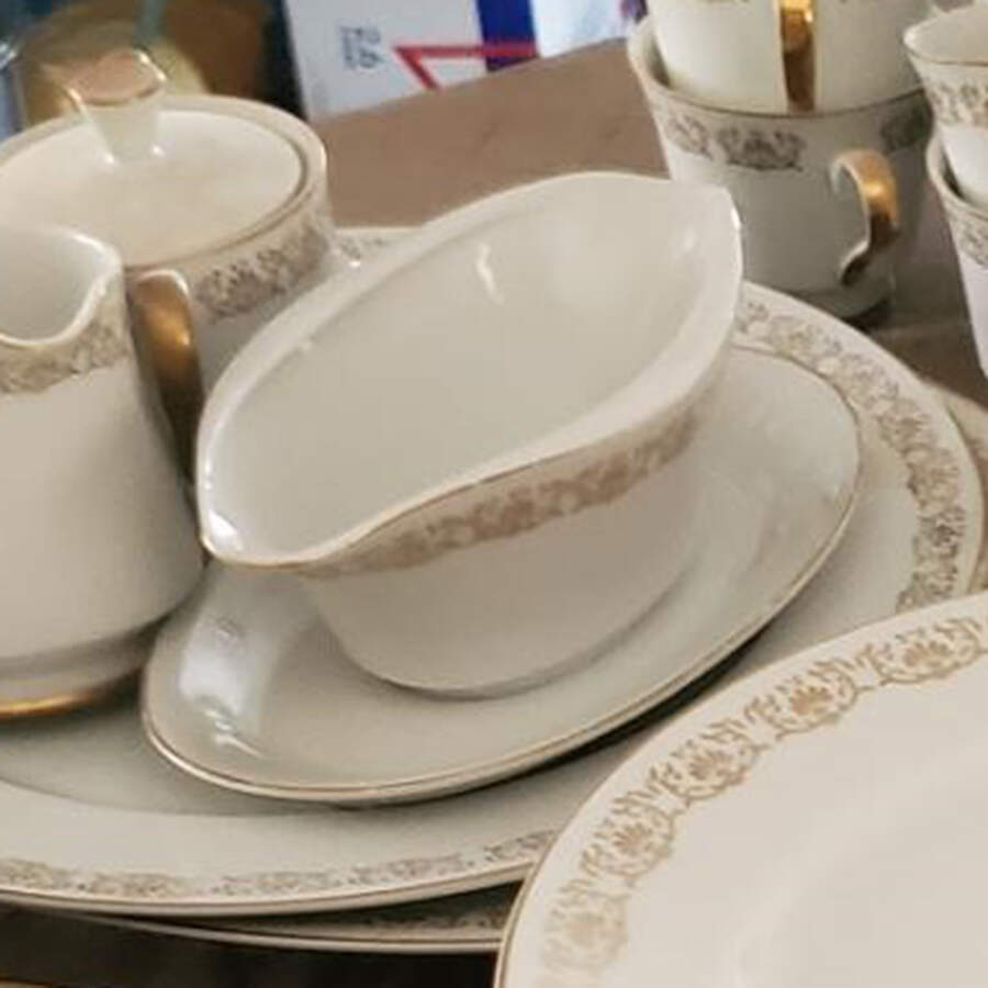 Ashford Gravy Boat with Attached Underplate by Yamaka-1