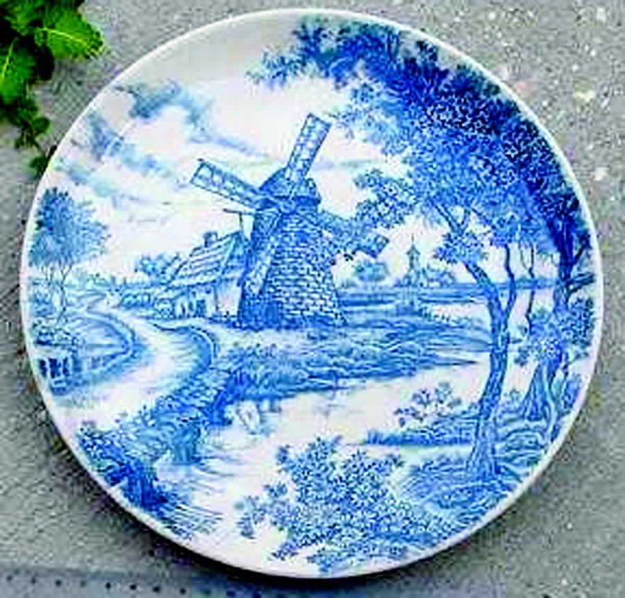 YAU1 Dinner Plate by Yamaju-1