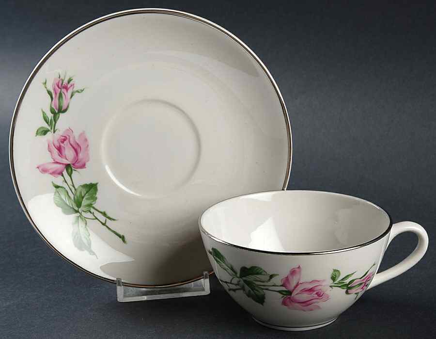 YOU1 Flat Cup & Saucer Set by Youngsware-1