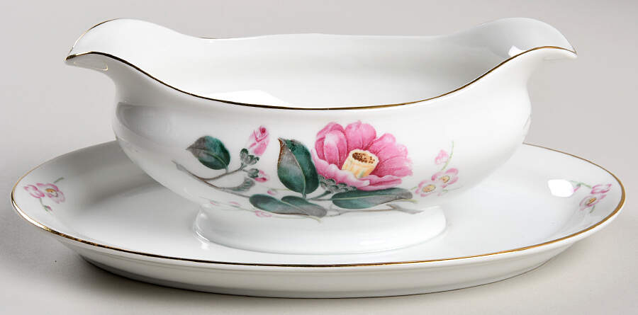 YAM42 Gravy Boat with Attached Underplate by Yamaka-1