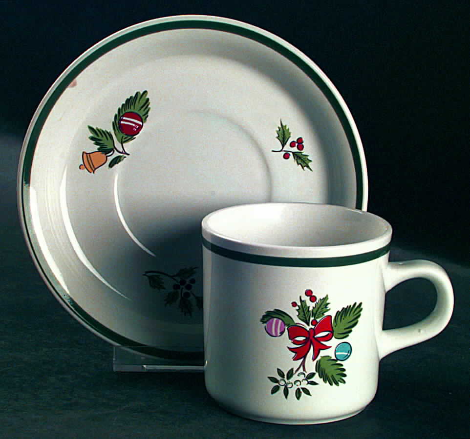 Noel Flat Cup & Saucer Set by Yamaka-1