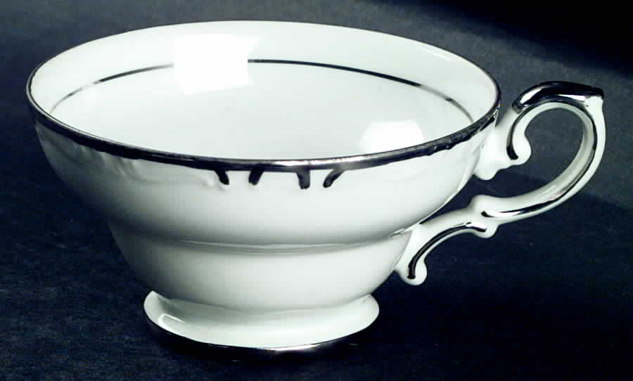 Regal Platinum Footed Cup by Yamaka-1