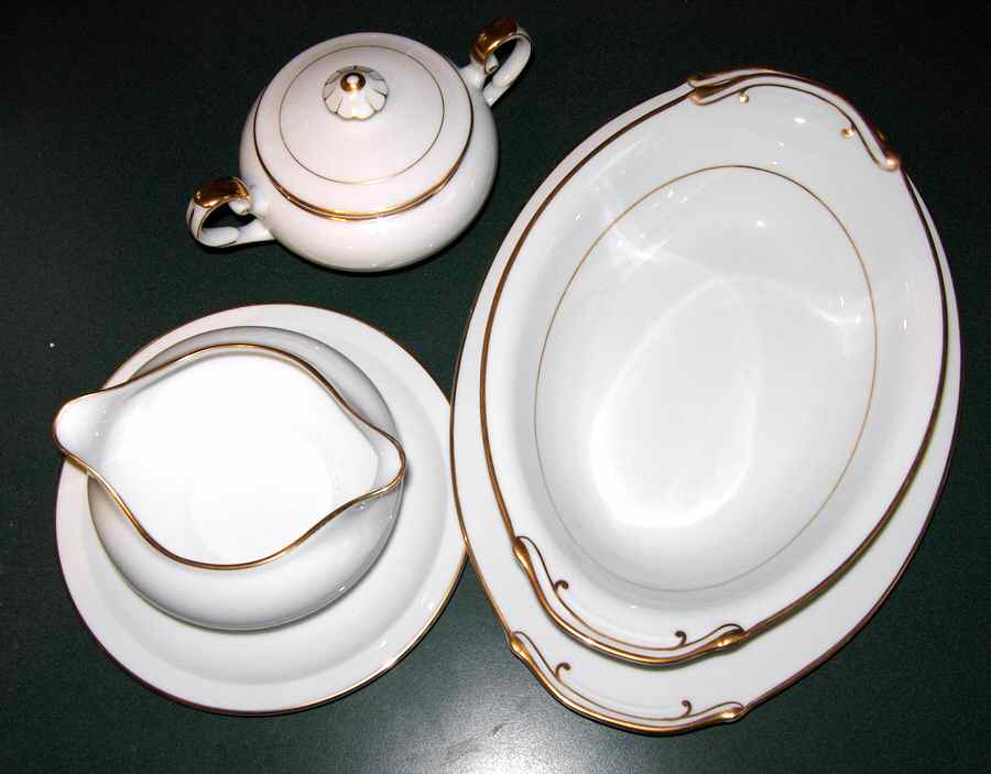 Royalty 9" Oval Vegetable Bowl by Yamato-1