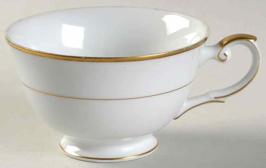 Royalty Footed Cup by Yamato-1
