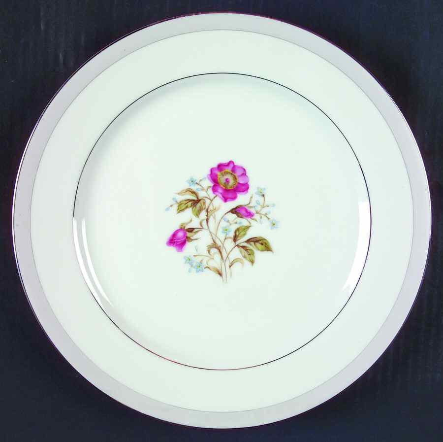 Lorrain Dinner Plate by Yamaka-1