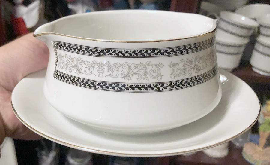 YSJ4 Gravy Boat with Attached Underplate by Yau Shing-Taiwan-Japan-1