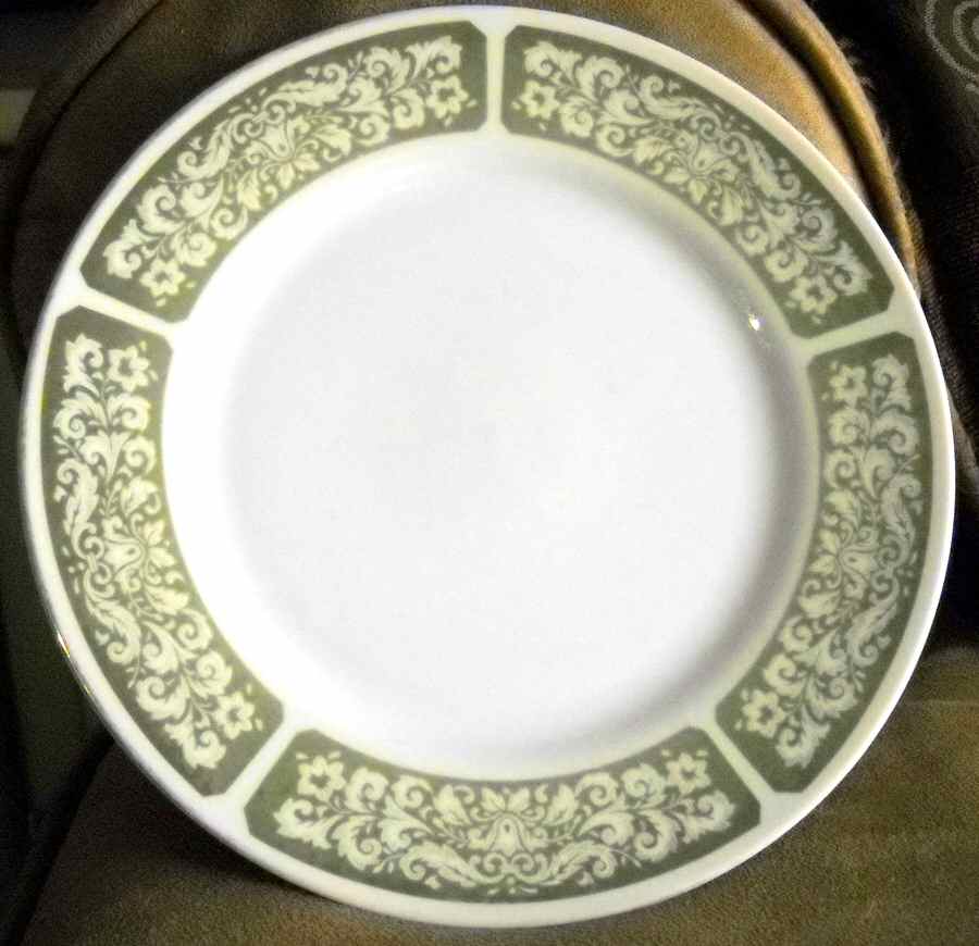 Piccadilly Green and White Dinner Plate by Yamaka-1