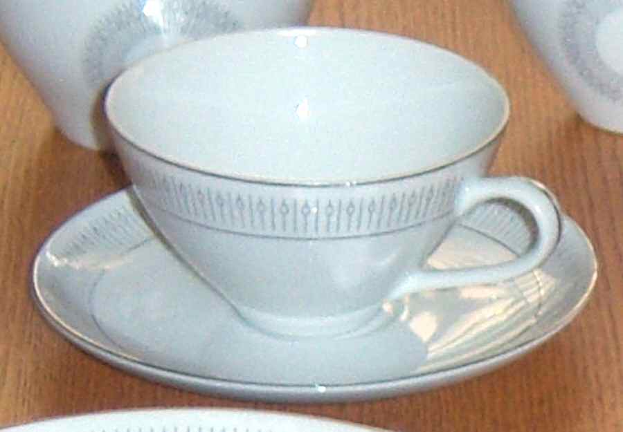 Moderne Flat Cup & Saucer Set by Yamaka-1