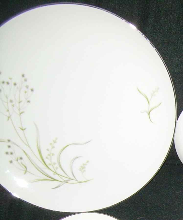 Chantilly Dinner Plate by Yamato-1