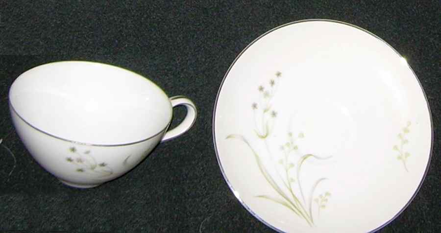 Chantilly Flat Cup & Saucer Set by Yamato-1