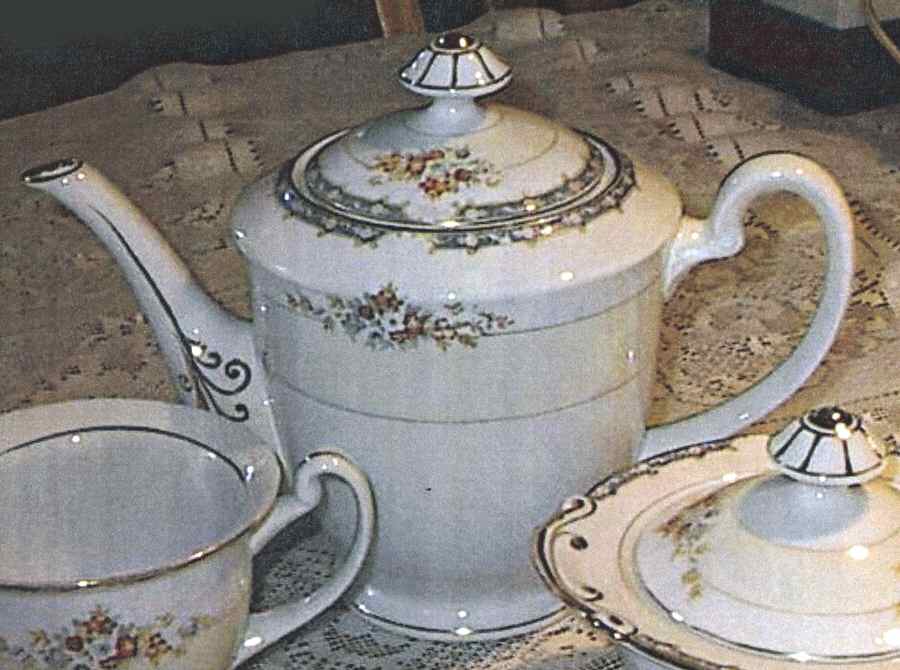 YAM87 Teapot & Lid by Yamaka-1