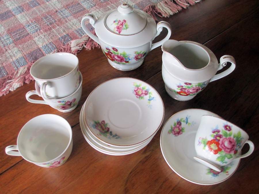YAM98 Footed Cup & Saucer Set by Yamaka-1
