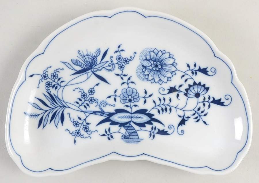 Blue Onion Crescent Salad Plate by Zwiebelmuster-1