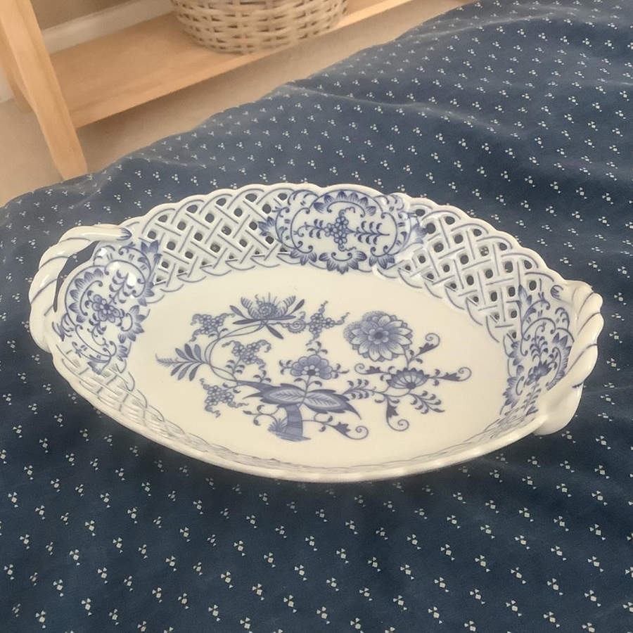 Blue Onion 10" Pierced Oval Bowl by Zwiebelmuster-1