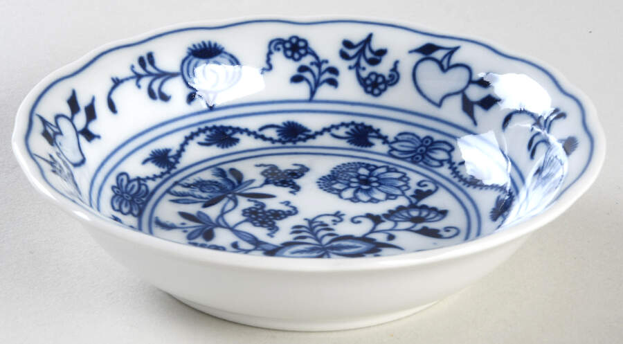 Blue Onion Fruit/Dessert (Sauce) Bowl by Zwiebelmuster-1