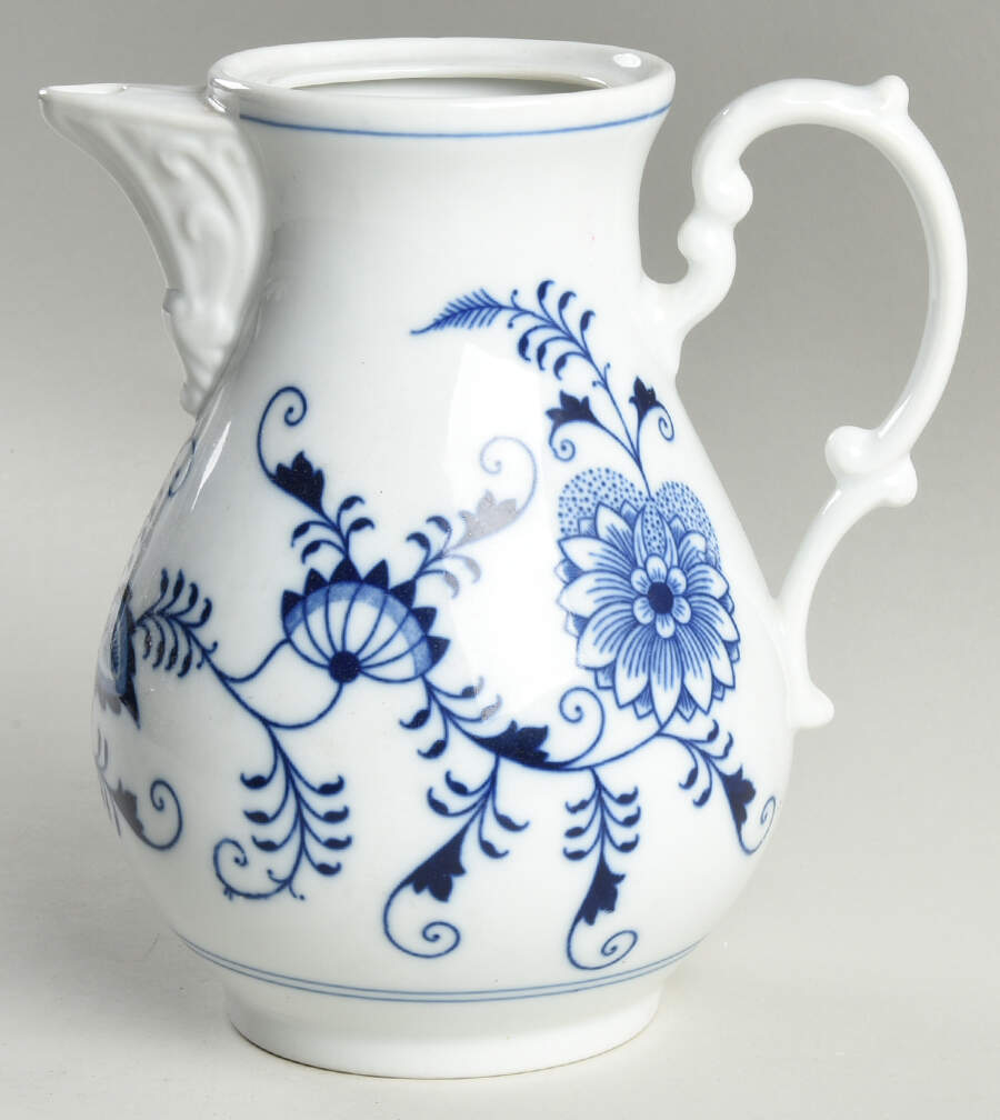 Blue Onion Coffee Pot No Lid by Zwiebelmuster-1
