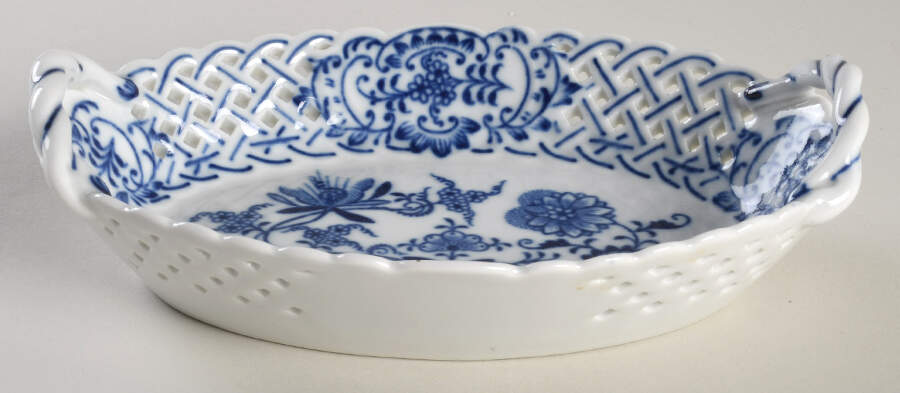 Blue Onion 7" Oval Pierced Basket by Zwiebelmuster-1