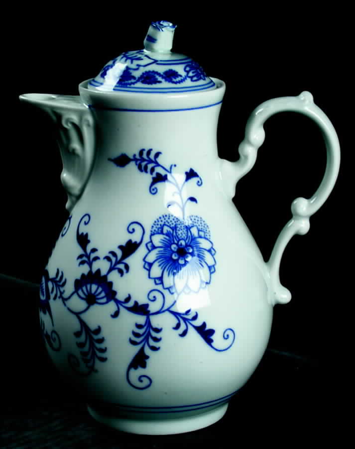 Blue Onion Small Coffee Pot & Lid by Zwiebelmuster-1