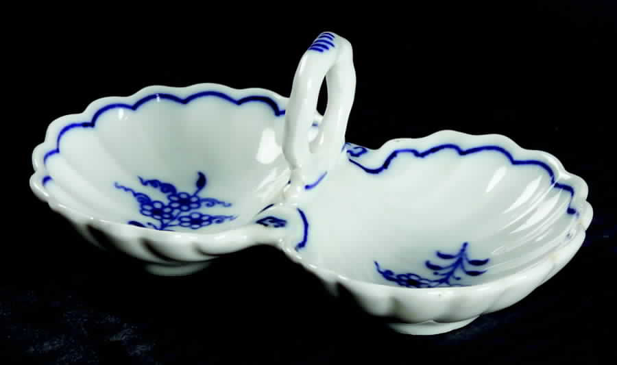 Blue Onion Open Salt & Pepper Server by Zwiebelmuster-1