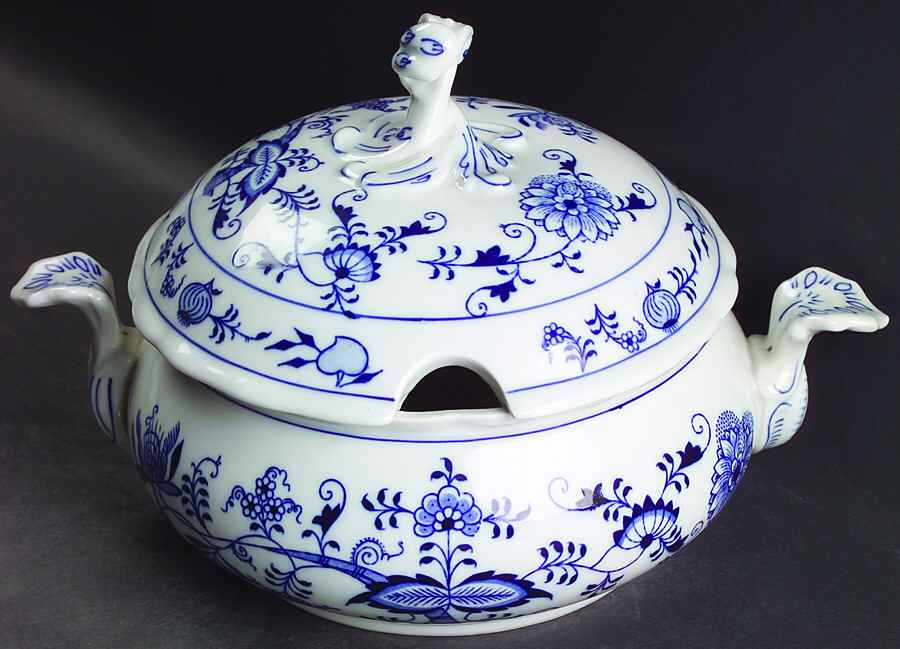 Blue Onion Tureen &  Lid by Zwiebelmuster-1