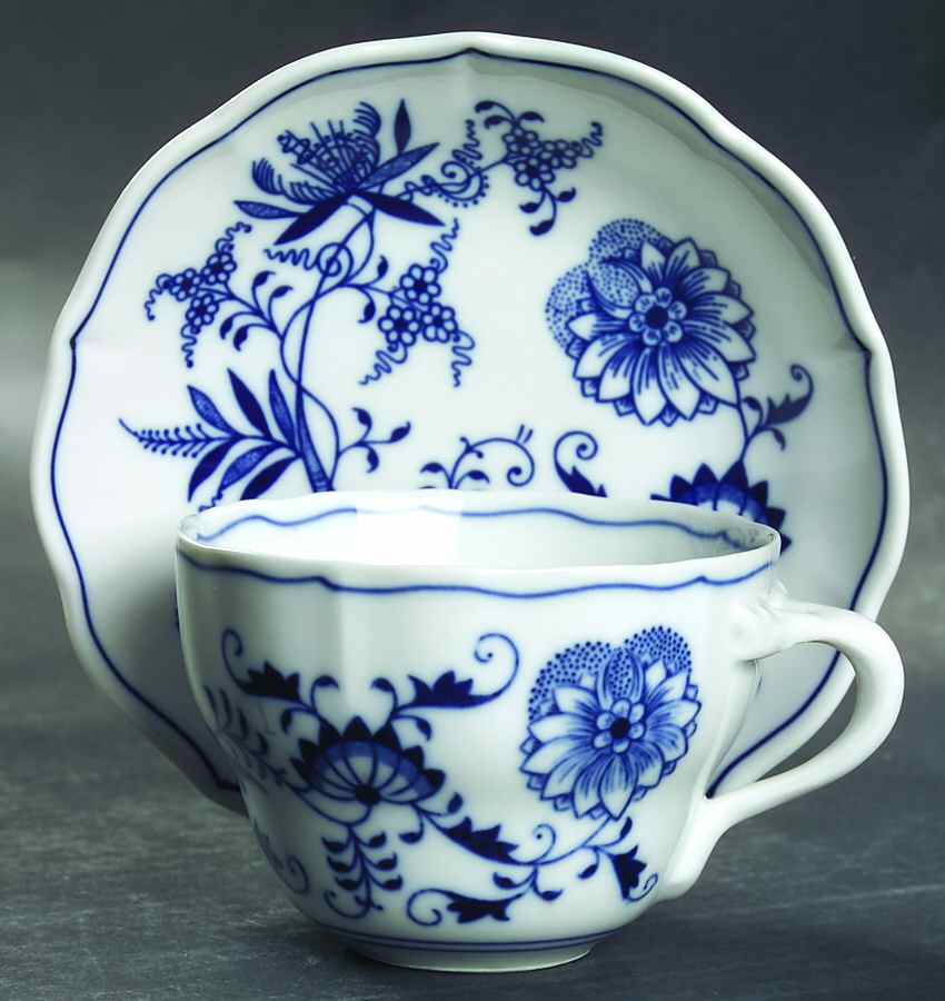 Blue Onion Flat Cup & Saucer Set by Zwiebelmuster-1