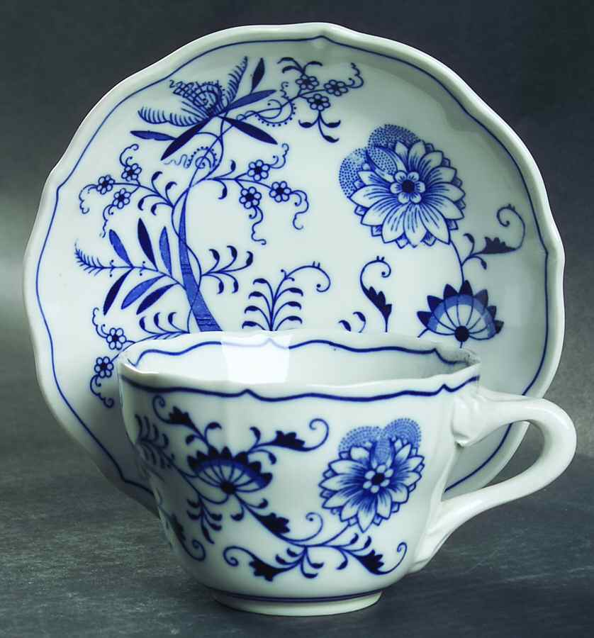 Blue Onion Oversized Cup & Saucer Set by Zwiebelmuster-1