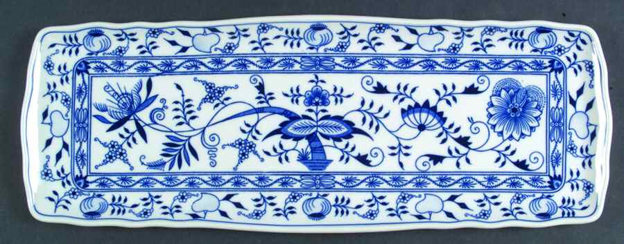 Blue Onion 17" Sandwich Tray by Zwiebelmuster-1