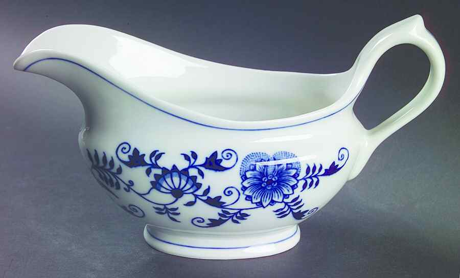 Blue Onion Gravy Boat by Zwiebelmuster-1