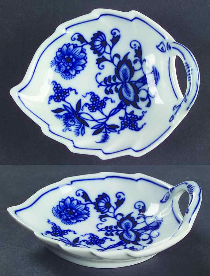 Blue Onion 4" Leaf Dish by Zwiebelmuster-1