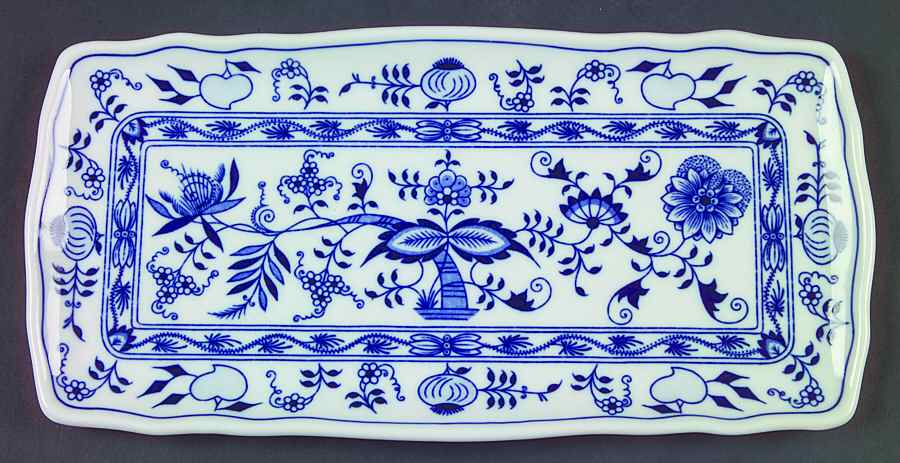 Blue Onion 13" Sandwich Tray by Zwiebelmuster-1