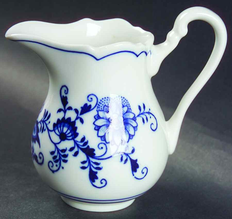 Blue Onion Creamer by Zwiebelmuster-1