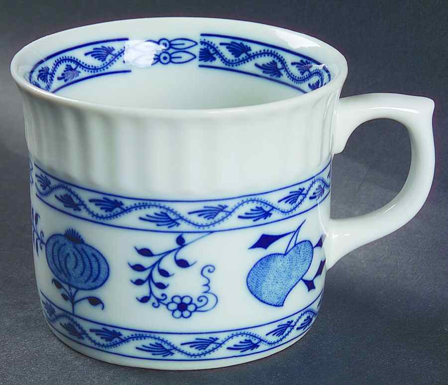 Blue Onion Mug by Zwiebelmuster-1