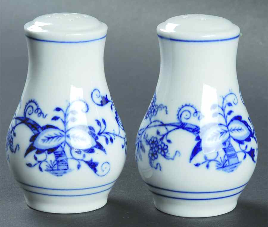 Blue Onion Salt & Pepper Set by Zwiebelmuster-1
