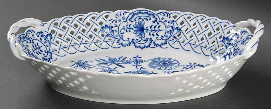 Blue Onion 11" Oval Pierced Basket by Zwiebelmuster-1
