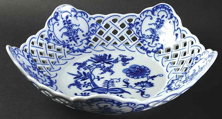 Blue Onion 9" Pierced Round Bowl by Zwiebelmuster-1