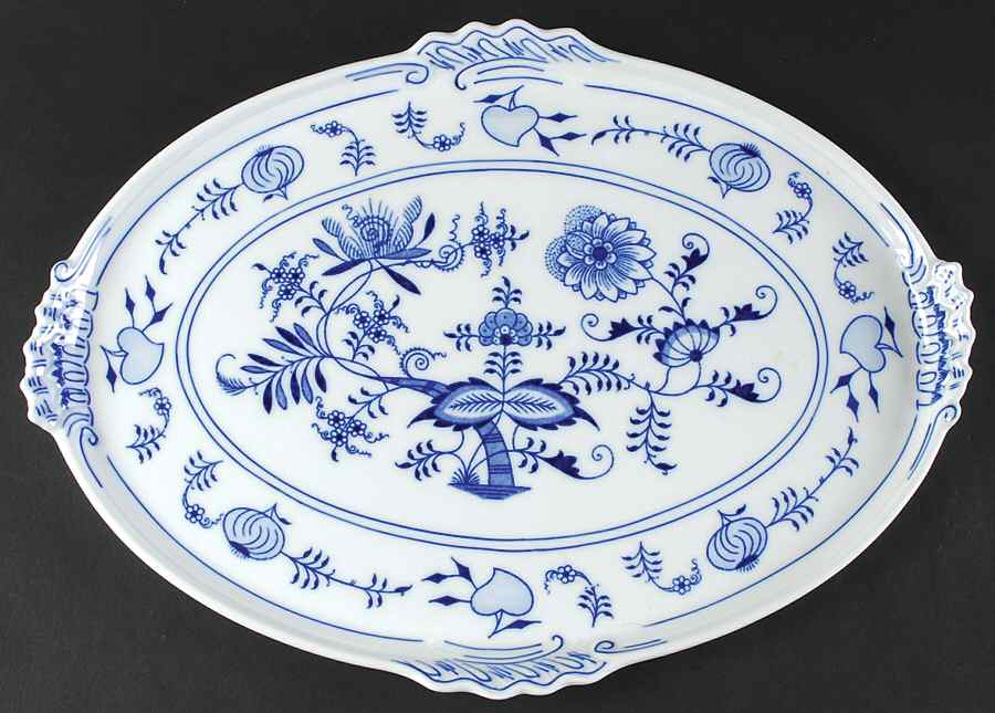 Blue Onion 16" Oval Handled Tray by Zwiebelmuster-1