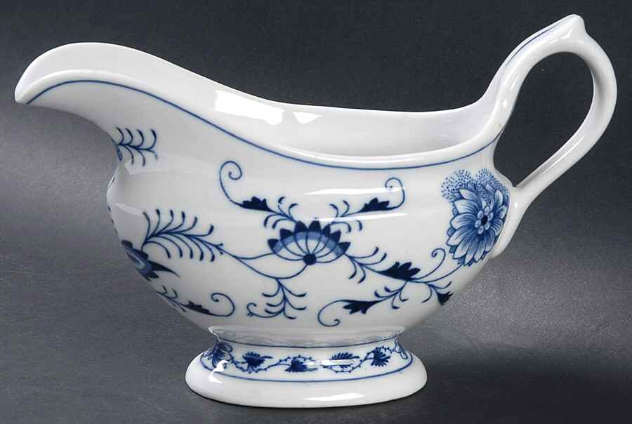 Blue Onion Gravy Boat by Zwiebelmuster-1