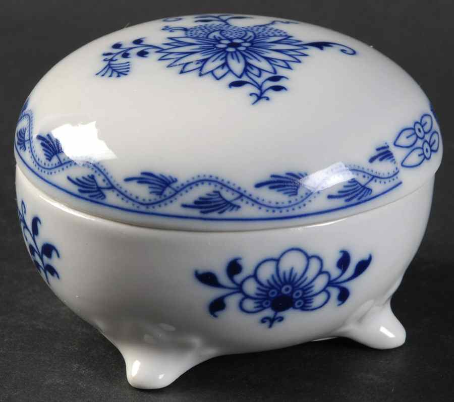 Blue Onion Round Box & Lid by Zwiebelmuster-1